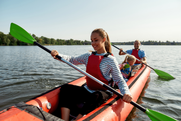 Young Family Paddle Canoe 600X400